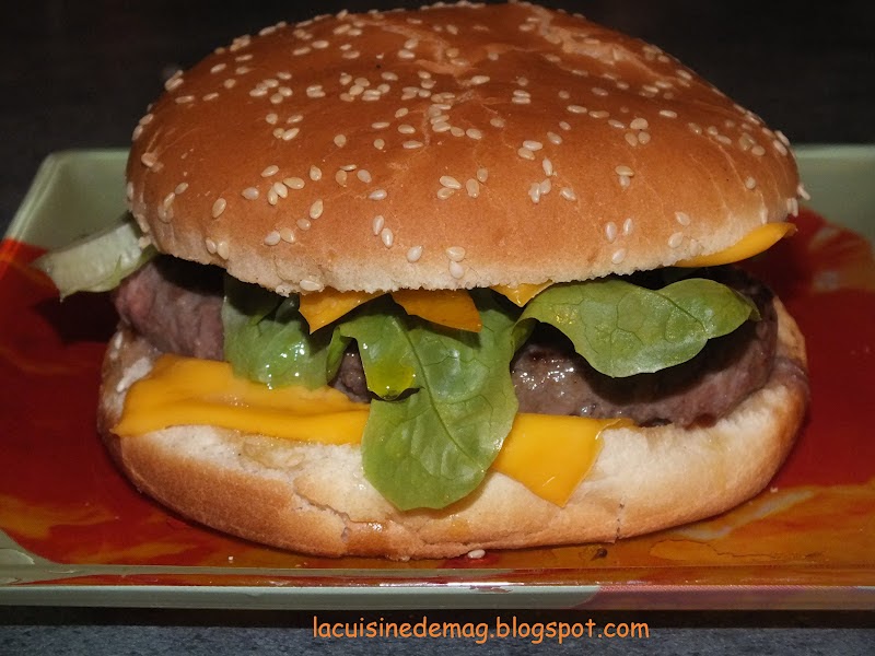 La Cuisine de Mag Hamburger poivrons, champignons et sauce au poivre et ketchup!