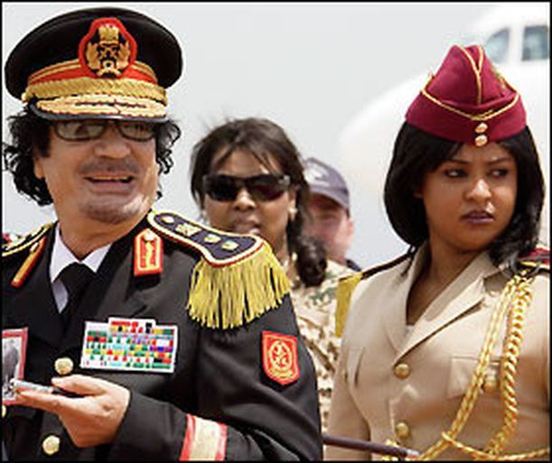 Gaddafi-female-bodyguard-05.jpg