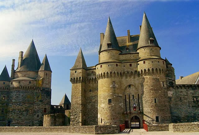 CASTELO (CHÂTEAU) DE VITRÉ - Em Vitré, Bretanha, França CASTELO (CHÂTEAU) DE VITRÉ - Em Vitré, Bretanha, França