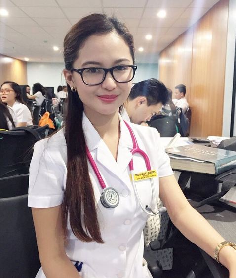 Hayoo Siapa yang Belum Sunat? Mau Disunat Sama Dokter Khitan Tercantik di Dunia Ini? Ane Aja Rela Disunat 2 Kali!