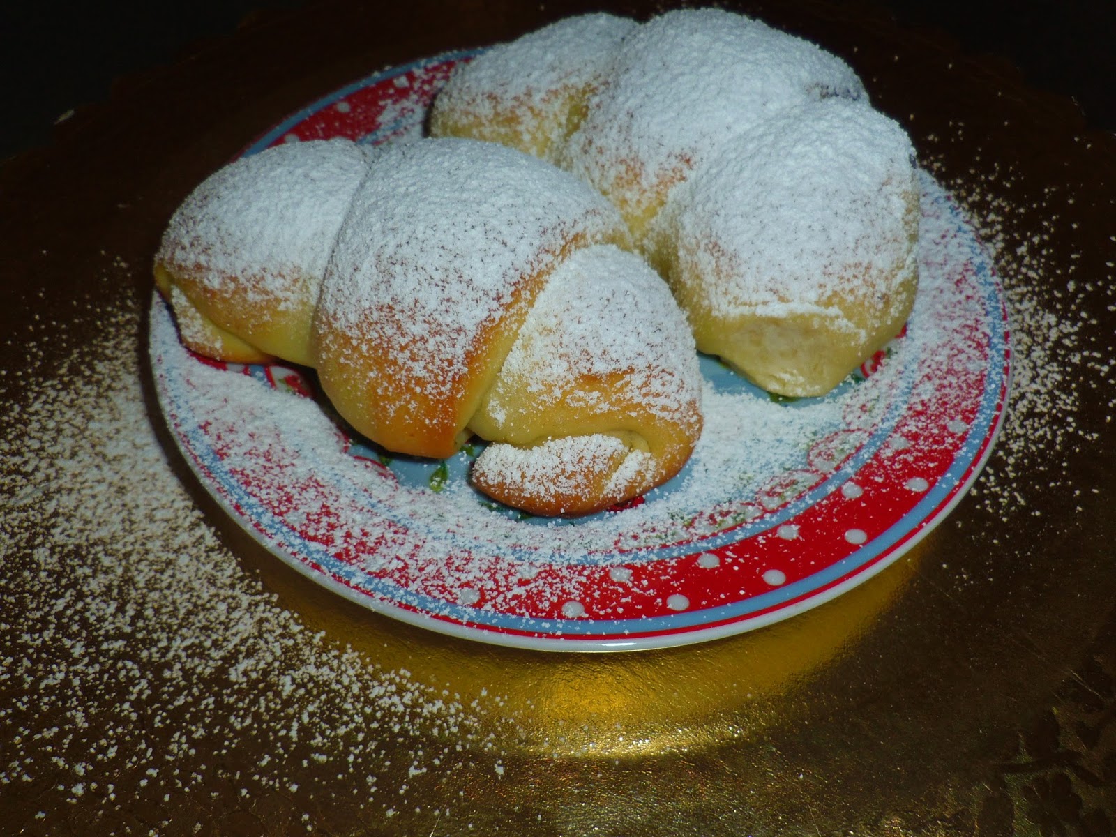 Luna di cioccolata Pasta brioche e di pasta brioche con