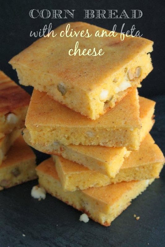 Kutlačom po kazanu Projara sa maslinama i feta sirom Corn bread with