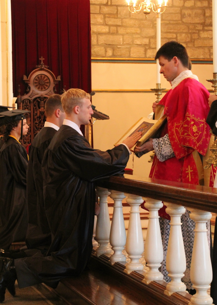 A Catholic Life St. Mary's College 2012 Graduation (SSPX)