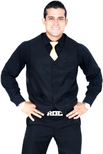 Christian Domínguez elegante Christian Domínguez elegante