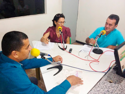 Secretario de assistência social, Francisco Paiva e adjunta,Marcia Portela, falam ao vivo na Radio Cultura FM