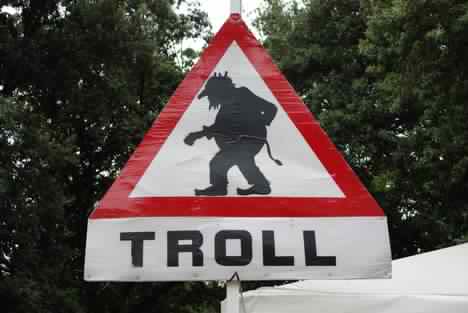 [http://4.bp.blogspot.com/-wLEG38gtzV0/ThVnVHX66KI/ AAAAAAAACUI/HyVMJYm2xZ0/s1600/microsoft_troll.jpg]