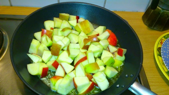 Cinnamon-Apple in a pan Cinnamon-Apple in a pan