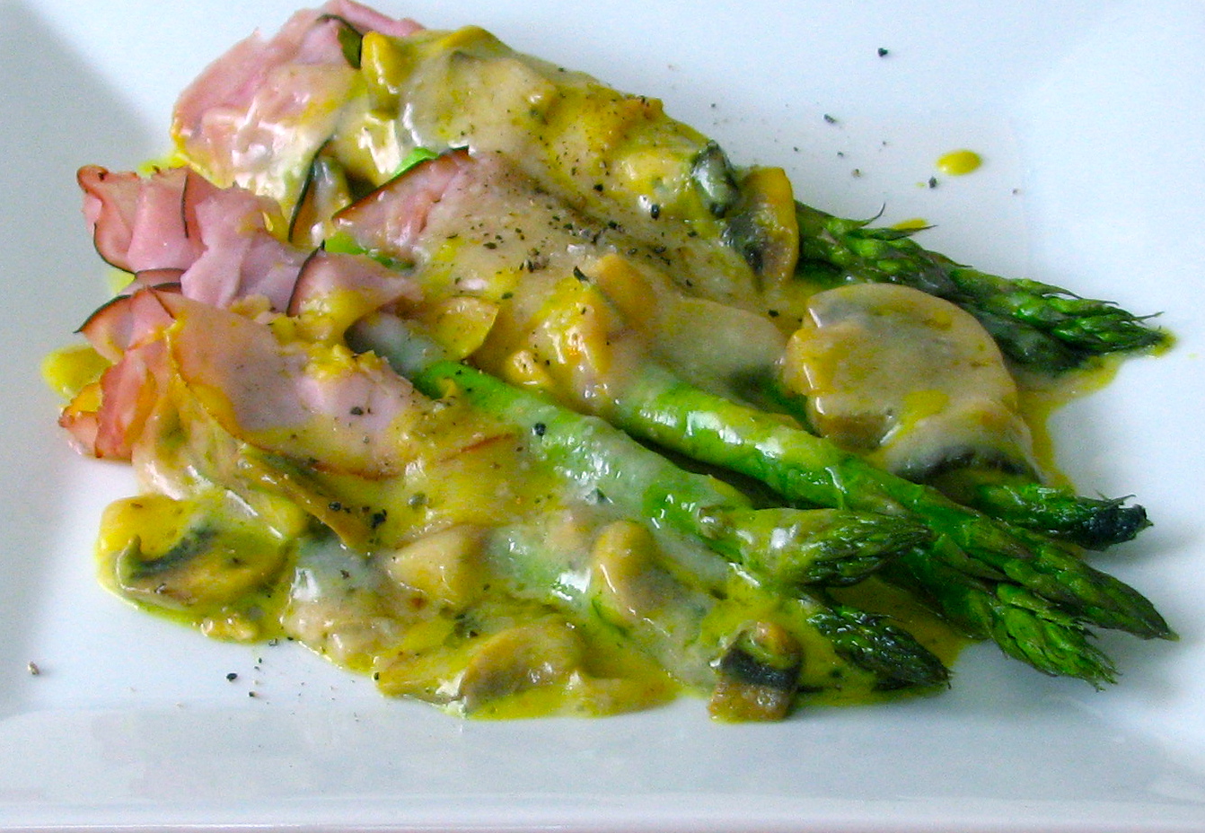 L'apprentie gourmande Roulade d'asperge et de jambon au fromage Perron