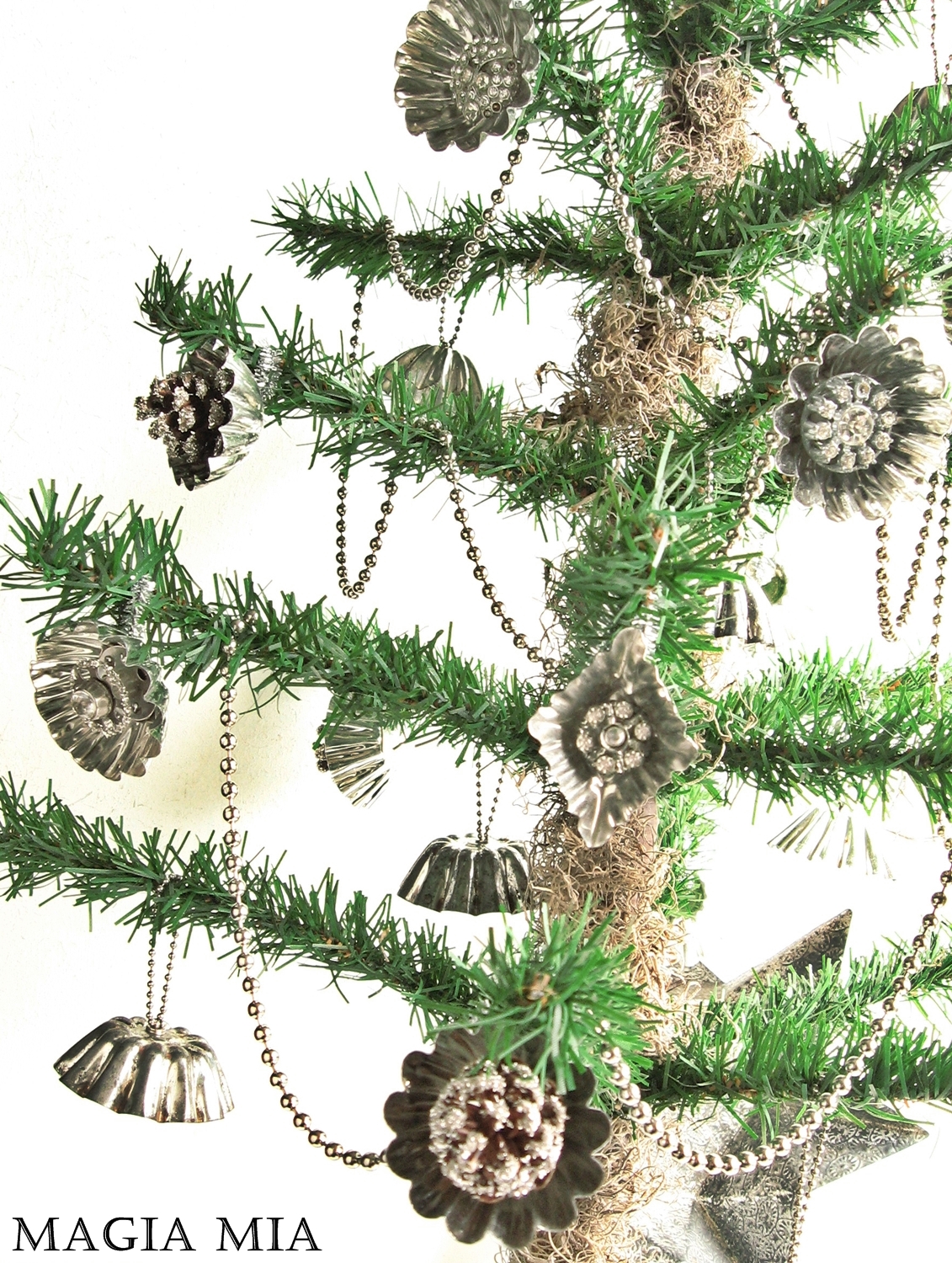 Magia Mia The Popular Tiny Tart Tin Tree of Christmas Past