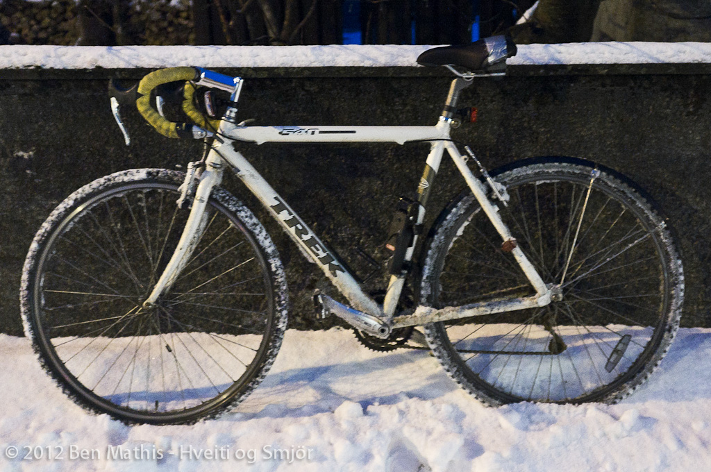 Hveiti og Smjör Bonus Fiberglass Bicycle Box Construction