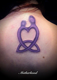 ♥ ♫ ♥ Jamie Nichols: Mother Daughter Tattoo.... I absolutely LOVE this! I think this would be cool if I got one for my daughter ♥ ♫ ♥