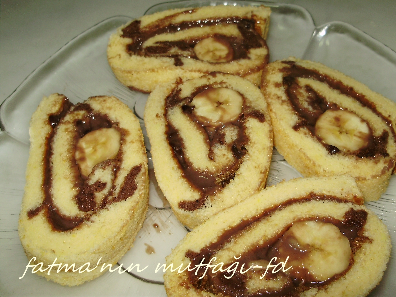 Fatma�nın Mutfağı ) Muzlu Rulo Pasta