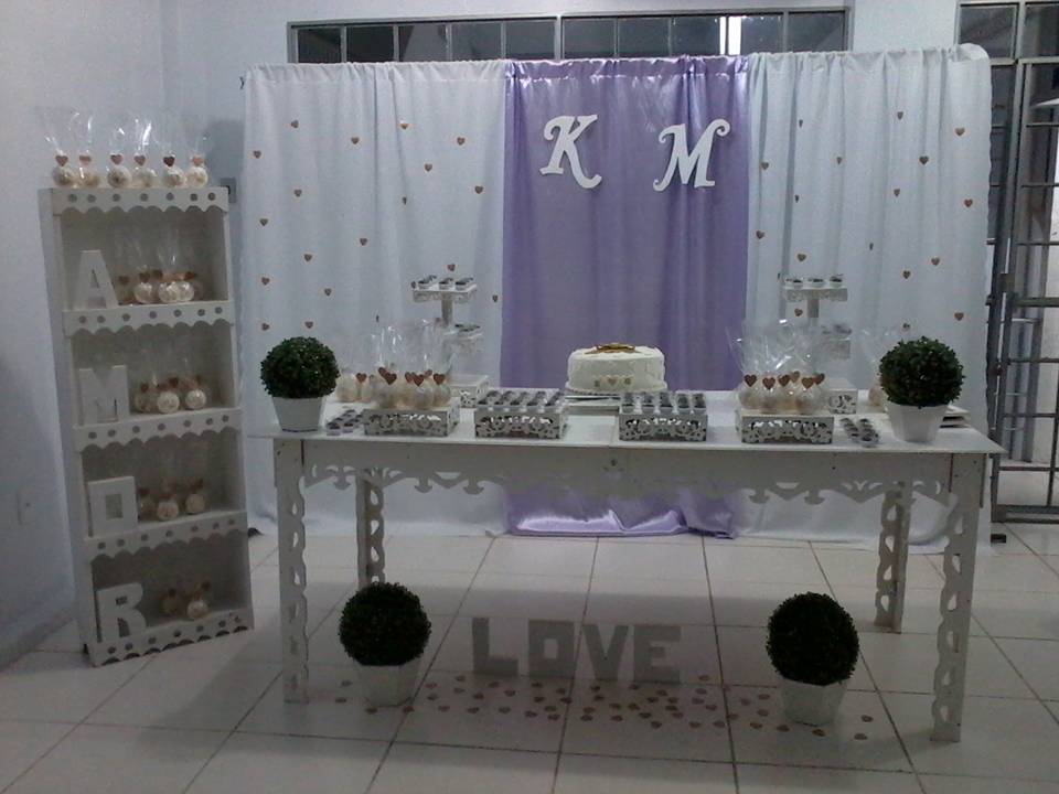 DONA FESTEIRA FESTA NOIVADO LILÁS, BRANCO E DOURADO DONA FESTEIRA FESTA NOIVADO LILÁS, BRANCO E DOURADO