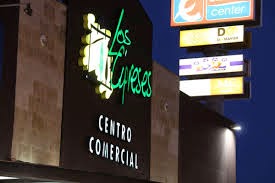 Centro Comercial Los Cipreses Salamanca El centro comercial Los Cipreses el primero de Salamanca