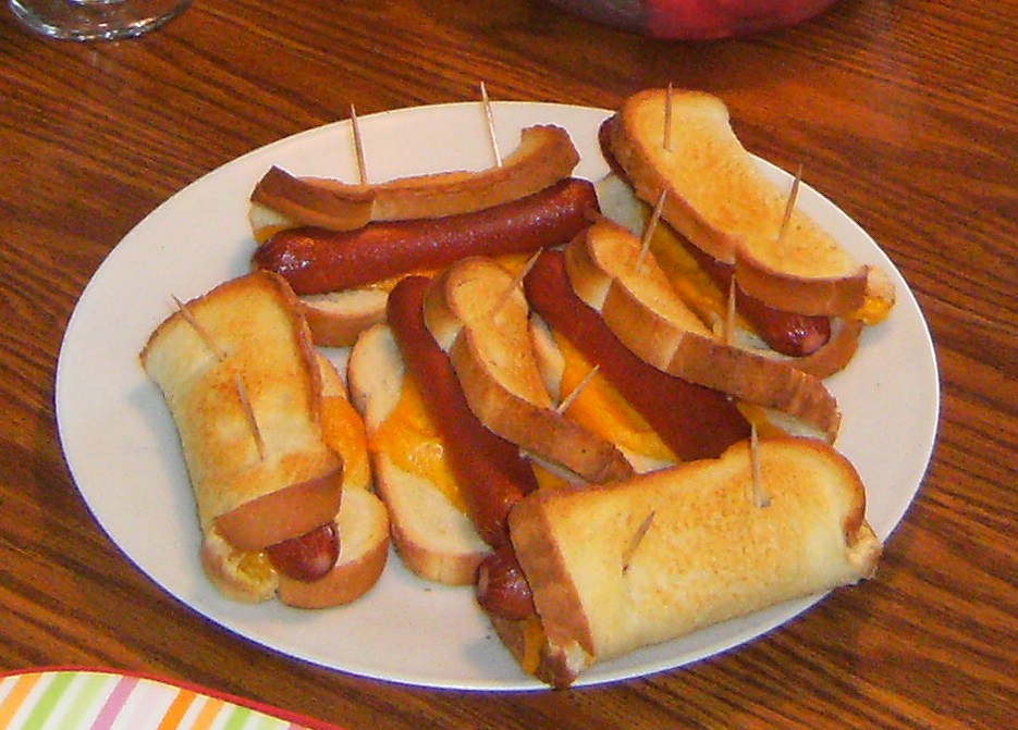 Queen of the Easy Meal American Girl Theme Dinner Julie's Hot Dog