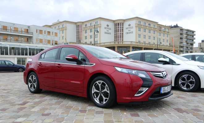 Vauxhall Ampera viewed from the side