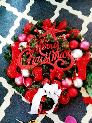 Newlyweds &amp; The Old House: Christmas Wreath for the Front Door