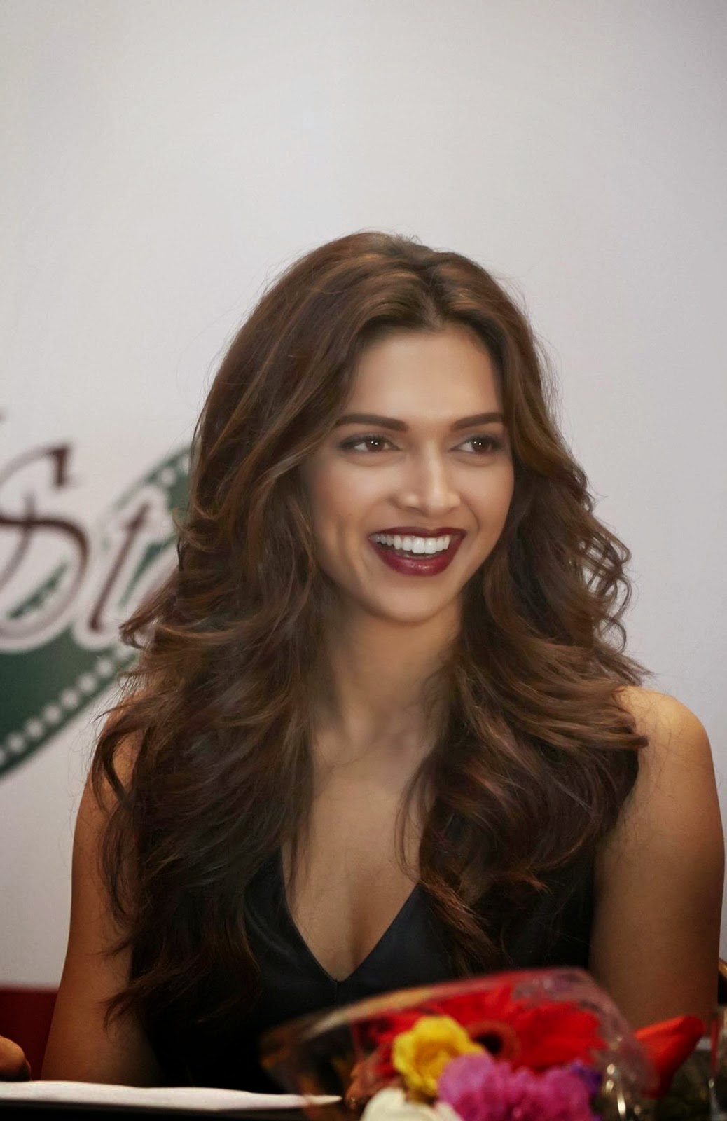 deepika padukone hot cleavage and lips hd pics deepika padukone hot cleavage and lips hd pics