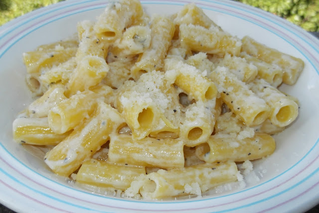 maccheroncini gorgonzola e parmigiano