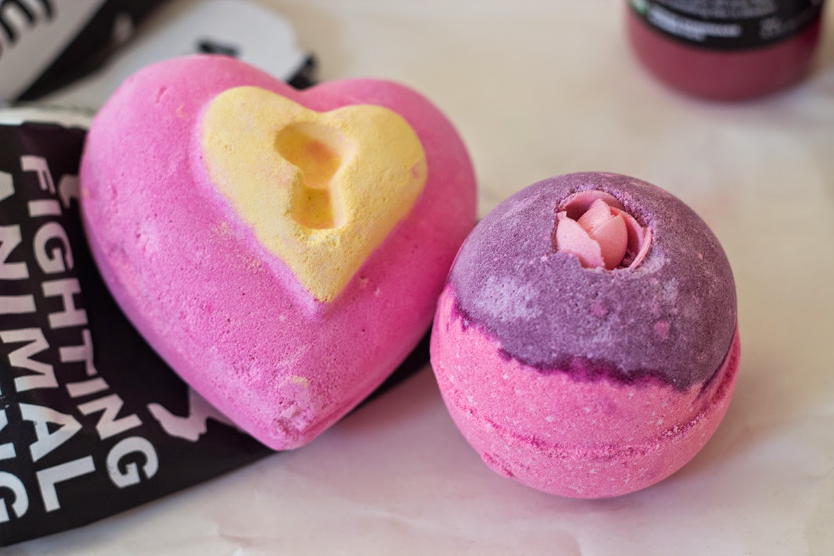 lush love locket bath bomb, lush sex bomb bath bomb