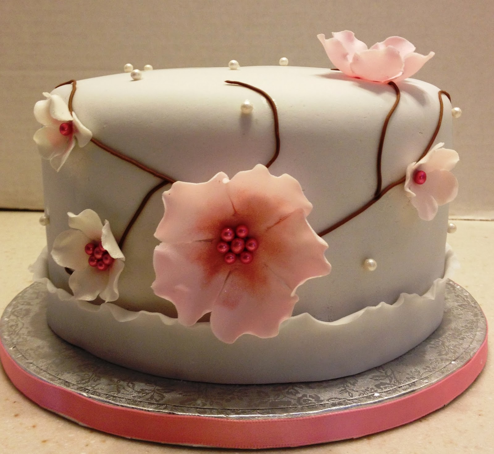 MaryMel Cakes: A pretty birthday cake