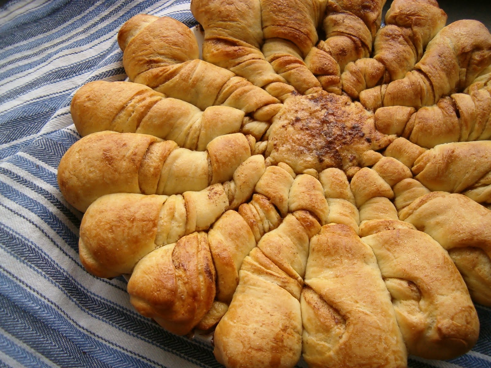 of the Crepes Cinnamon flower bread