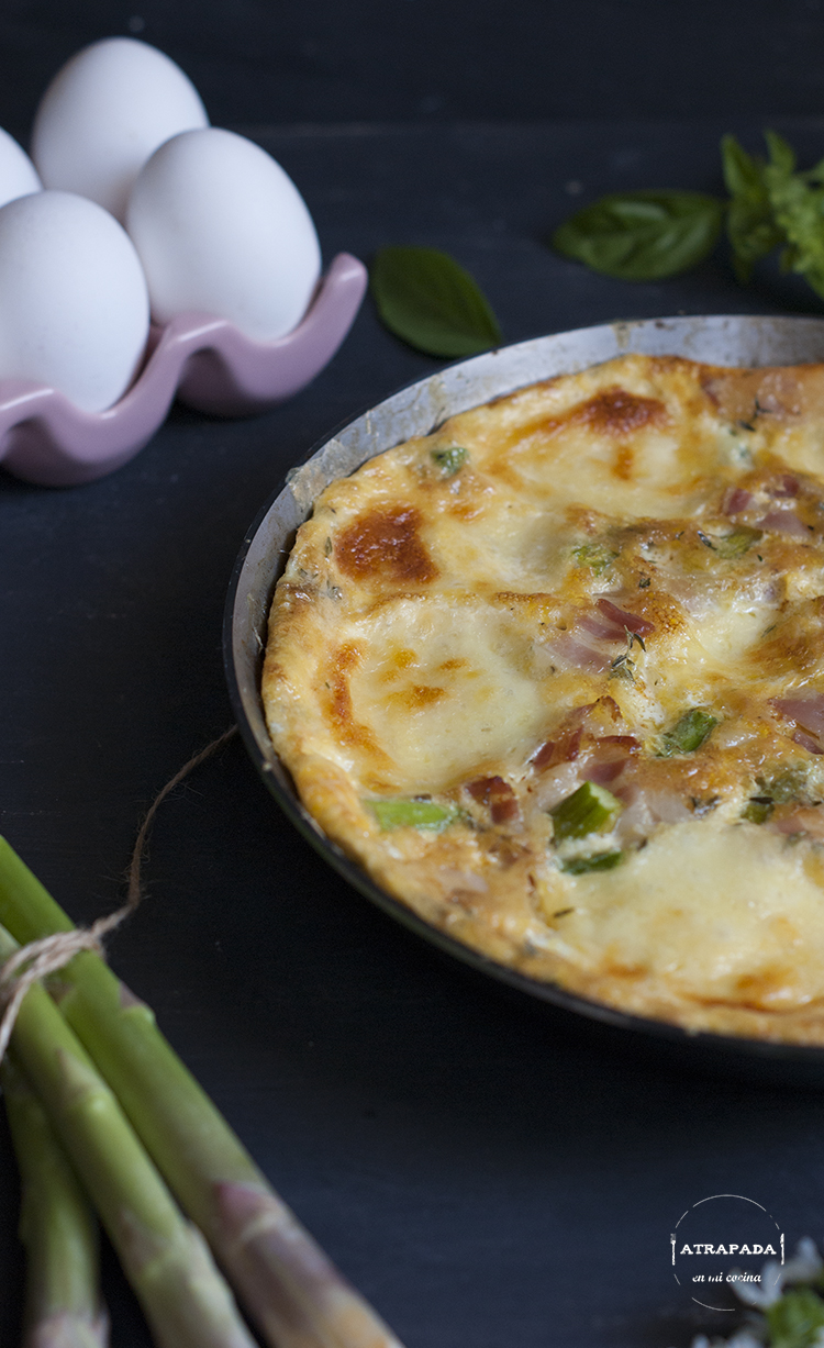 FRITTATA DE ESPÁRRAGOS, BACON Y MOZZARELLA Atrapada en mi cocina