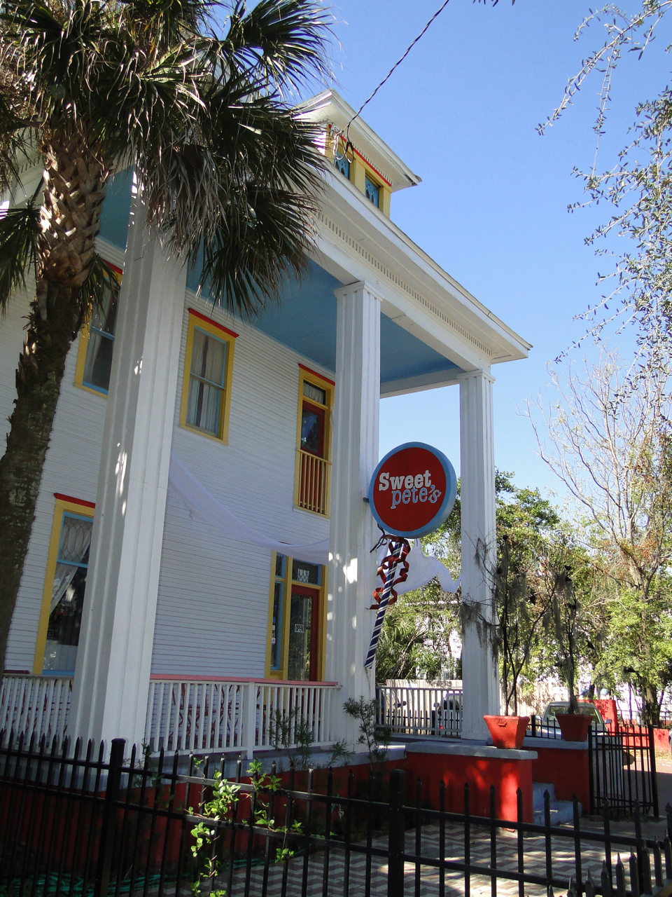 FOLLOW ME ON SOCIAL MEDIA Sweet Pete’s was originally opened in by owner Peter Behringer. The shop took notice by the locals and news, and before long Sweet Pete’s moved to the historic Seminole Club. The candy shop is one of the largest candy shops in the United States, scaling three floors and over 23, square feet.