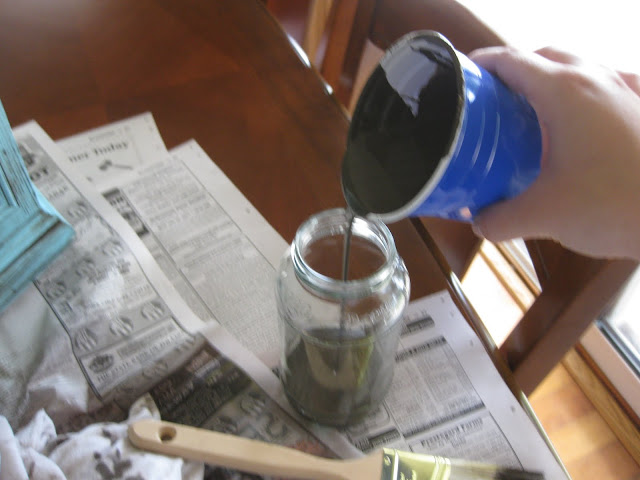 We recycle spaghetti sauce jars to store leftover glaze. Seals tight, and stays juicy till your next project!!