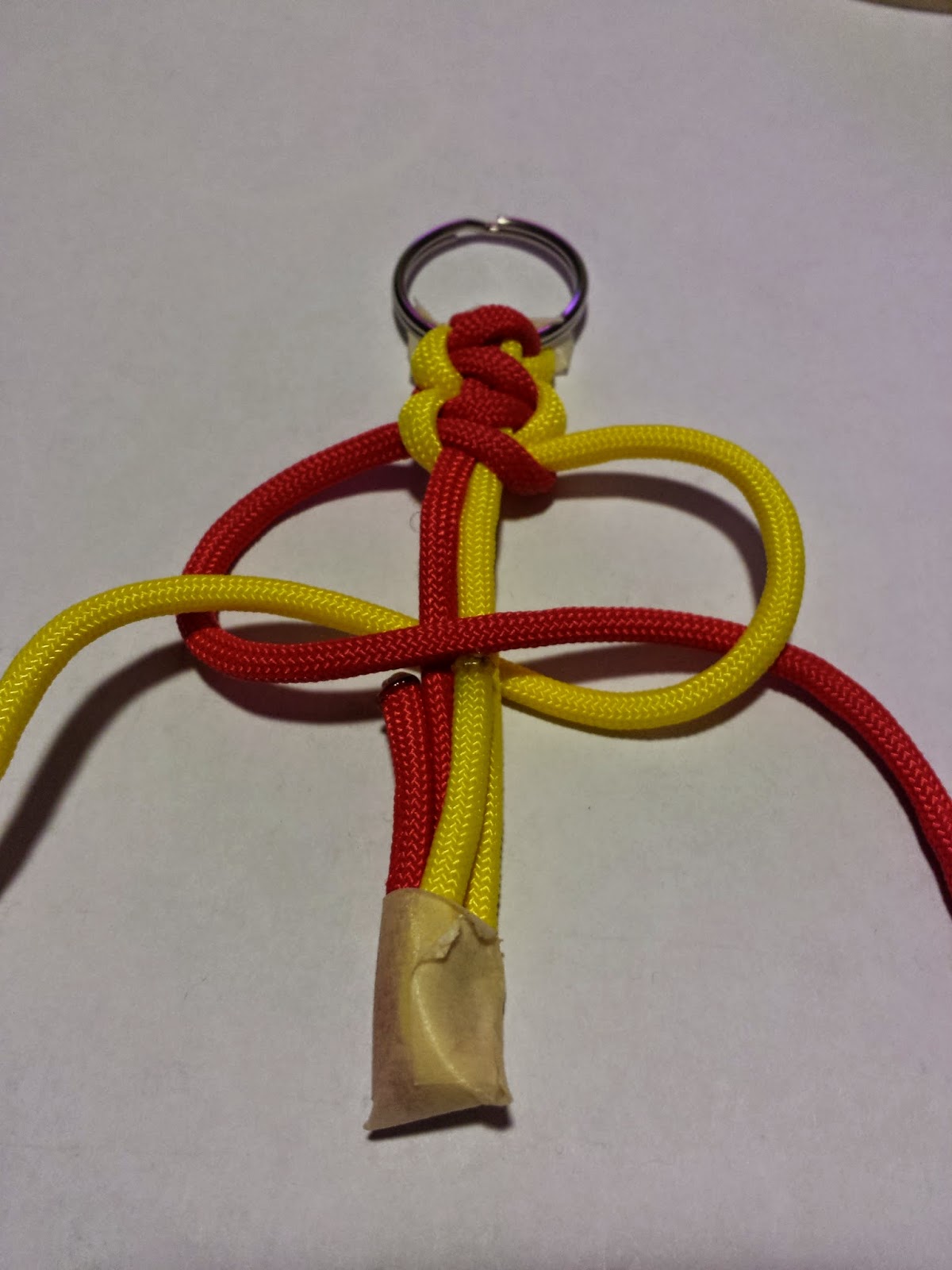 Pintsized and Simple DIY Paracord Zipper Pull/Keychain Tutorial