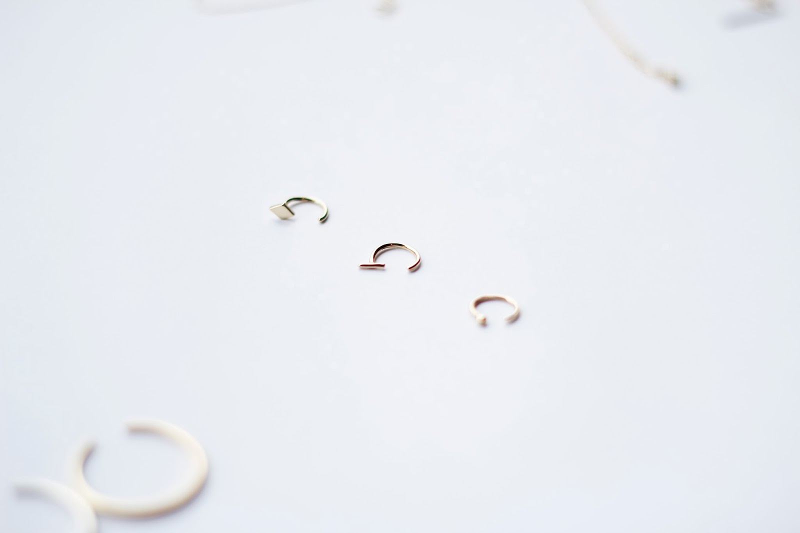 s a n s o e u r s OF CLAWS, HORNS & PIERCINGS