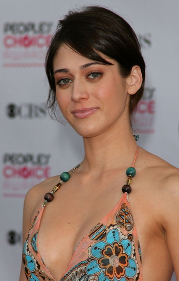 Hello, Lizzy Caplan! Hello, Lizzy Caplan!