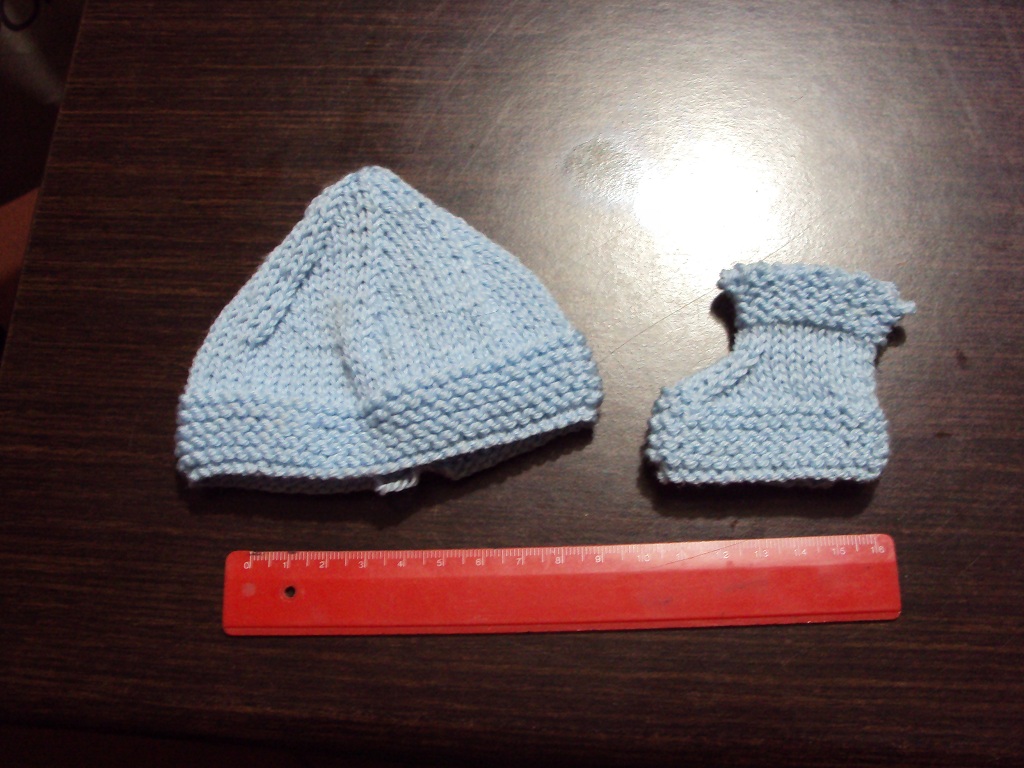 Basta Un Filo Lavori A Maglia Per Bambini Cappellino E Scarpine Prematuri