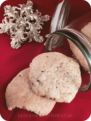 white chocolate and cranberry christmas cookies