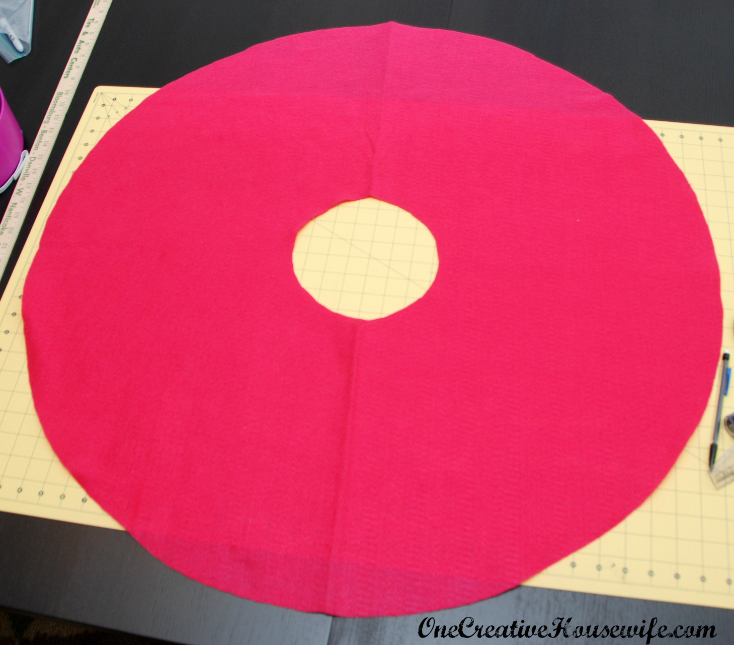 One Creative Housewife 50s Day Poodle Skirt {Tutorial}