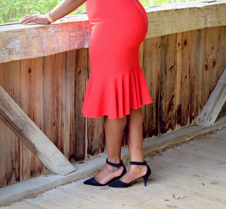 plus-size+-red+dress-with-peplum-hem-curvesandcurls10.png