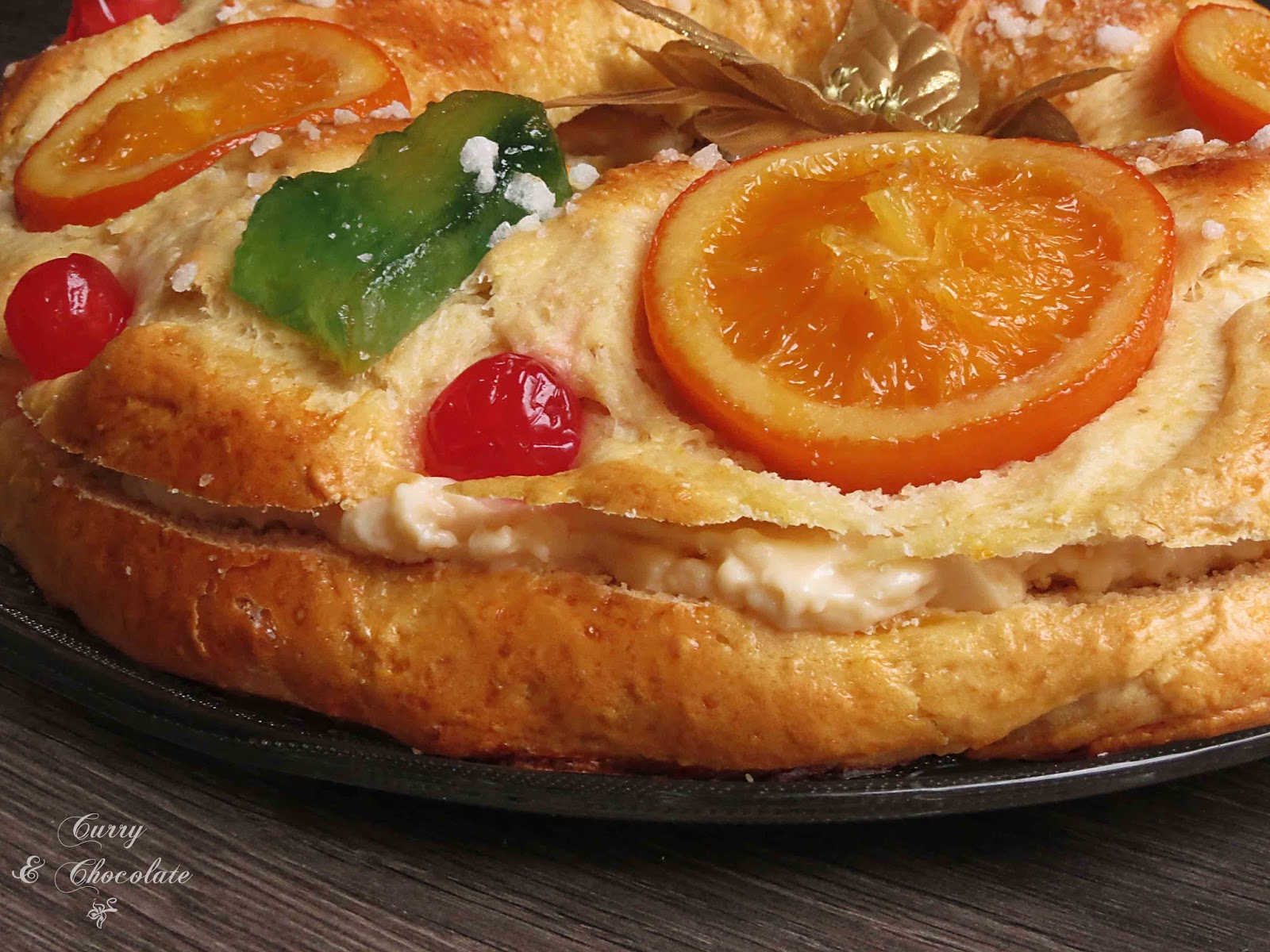 Roscón de Reyes relleno de crema pastelera Roscón de Reyes relleno de crema pastelera