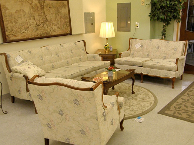 Habitat For Humanity Freeland Store: March 2012 Above is a three piece traditional living room set with Queen Anne styling. Sofa, chair and loveseat are upholstered in cream with a subtle floral design of ... - Habitat For Humanity Freeland Store: March 2012