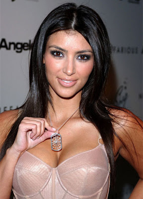 Foto Kim Kardashian Hot dan Seksi