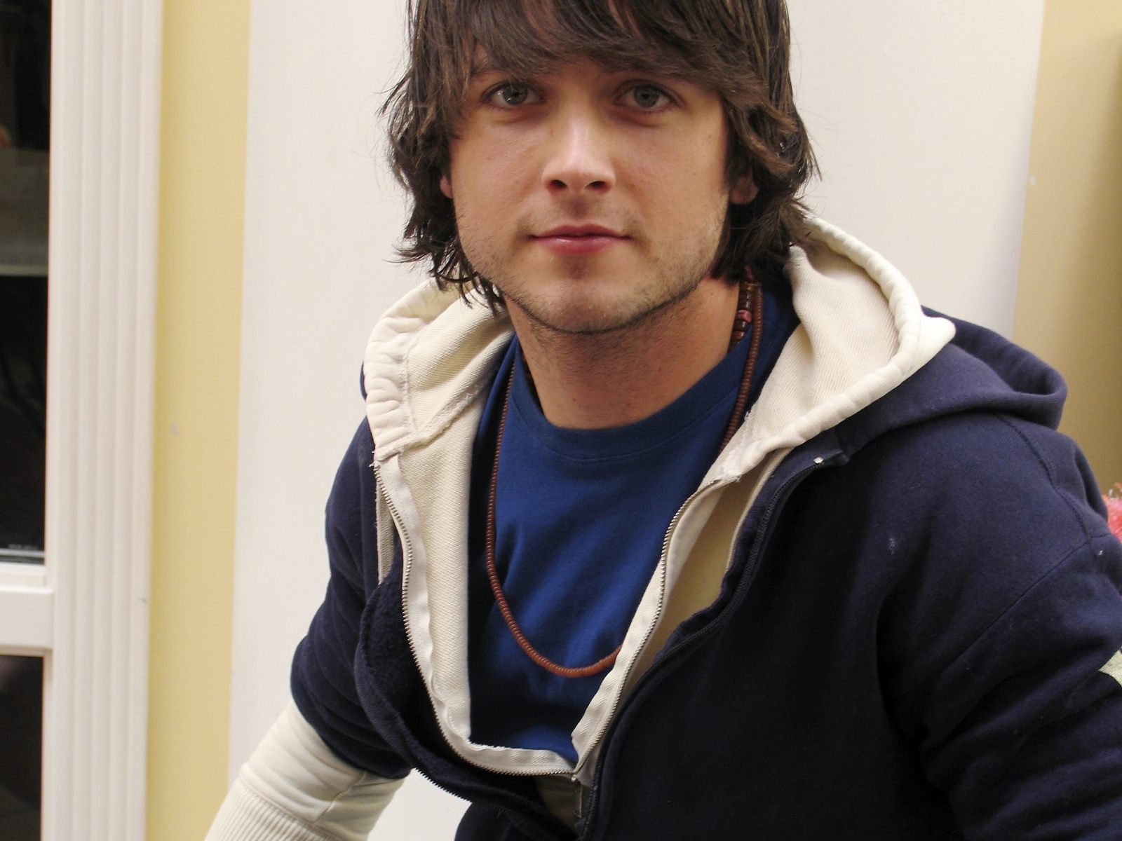 Justin Chatwin Photos | Tv Series Posters and Cast