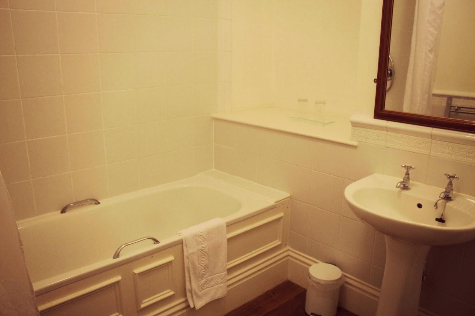 Hotel bathroom ilkely craiglands hotel room bathroom