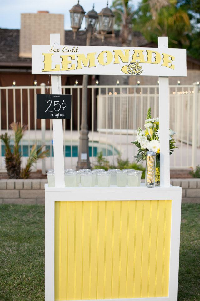 {Craftify It} Collapsible LEMONADE Stand