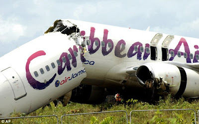 [Internacional] Fotos do Acidente da Caribbean Airlines 737_800+-+Caribbean+Airlines+-+Guiana+-+jul2011_+%25281%2529