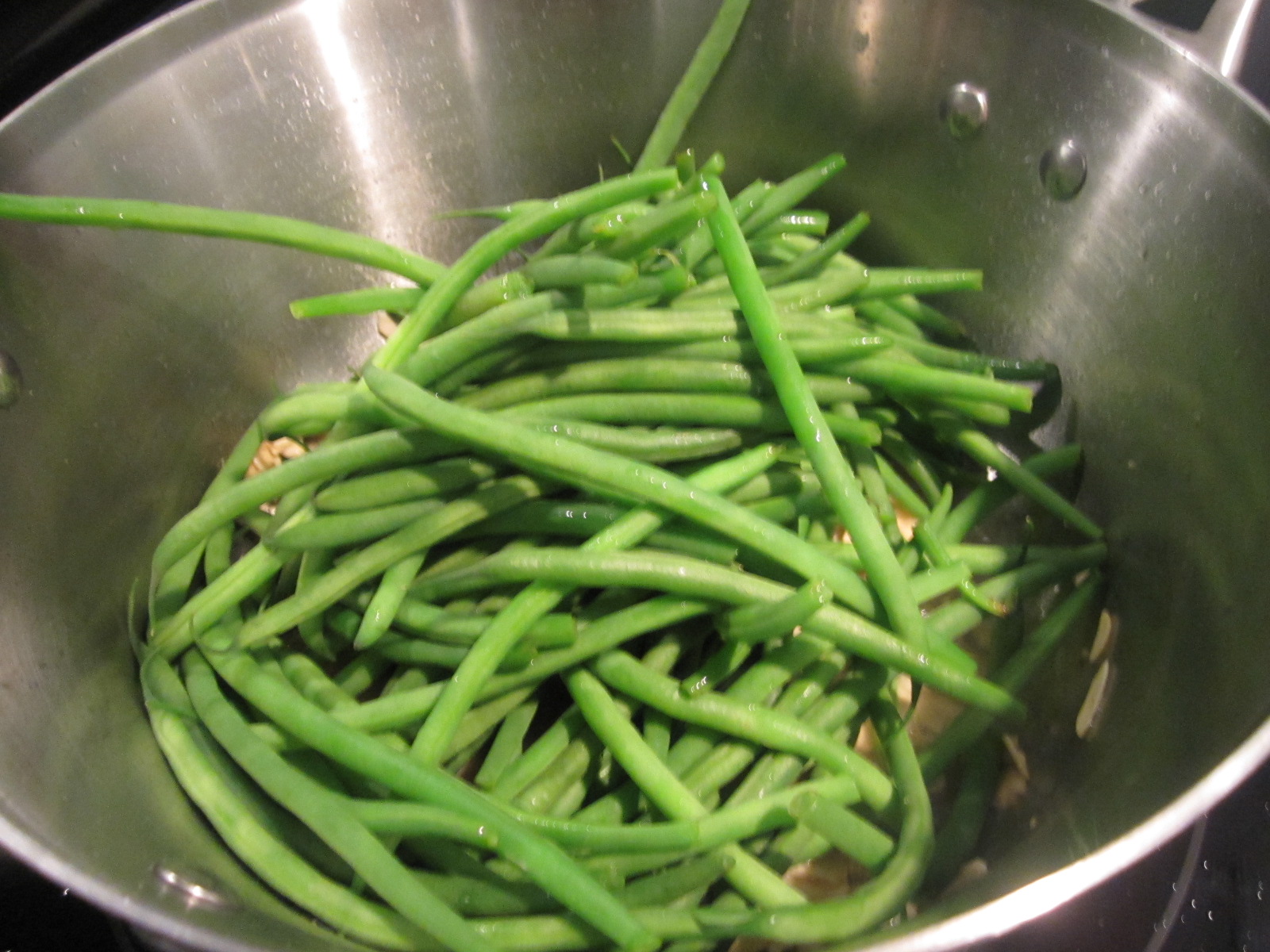 Sophie in the Kitchen Garlicky French Green Beans with Sliced Almonds