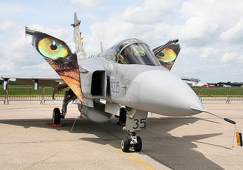 صور اليوم الخميس 18 اكتوبر 2012 Czech+JAS-39+Gripen+with+cats+eyes+1