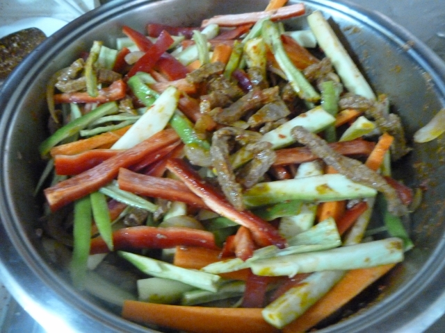 Benim Soframda&hellip; SEBZELİ, BİBERLİ JÜLYEN ET SOTE