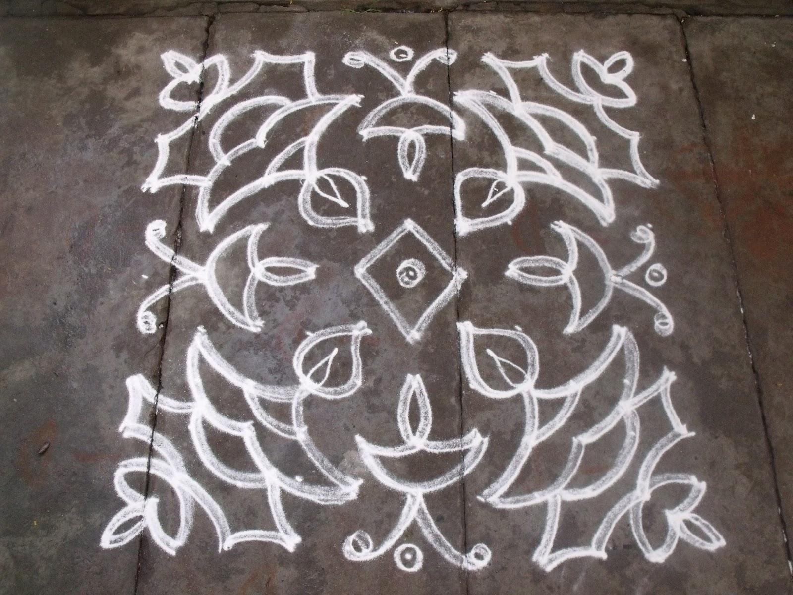 Rangoli designs/Kolam 1111 pulli kolam