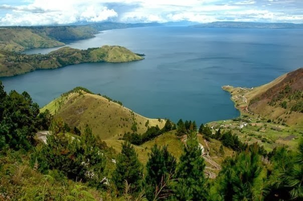 Cerita Danau Toba dalam bahasa Inggris Hari Hari Indah