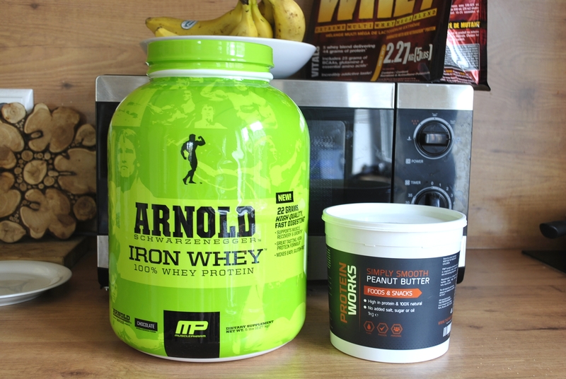EEVA naistekas ARNOLD SCHWARZENEGGER SERIES IRON WHEY x THE PROTEIN