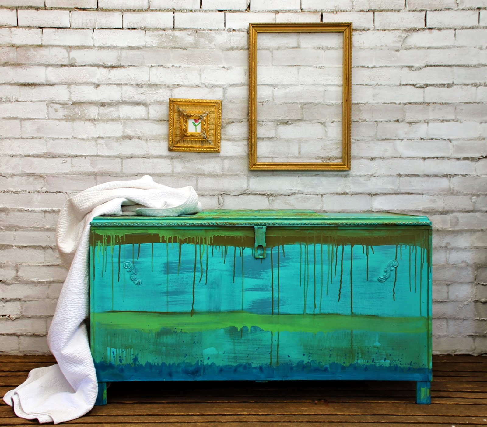 Annie Sloan • Paint & Colour Beau Ford's Drip Painted Linen Chest